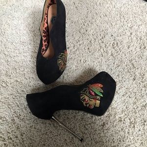 Bedazzled Chicago black hawks pumps